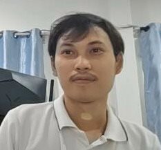 จอม