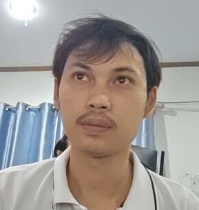 จอม