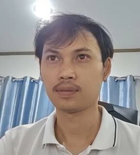 จอม