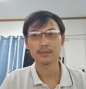 จอม